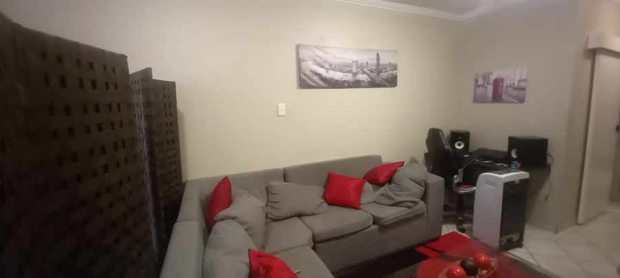 1 Bedroom Property for Sale in Vredenhof Sh Free State